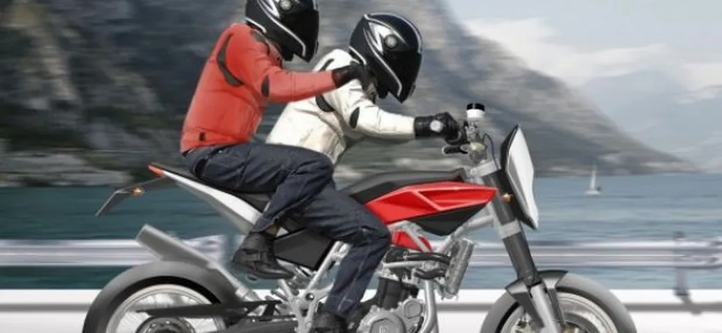 Husqvarna: primi sketch per la nuova naked 900