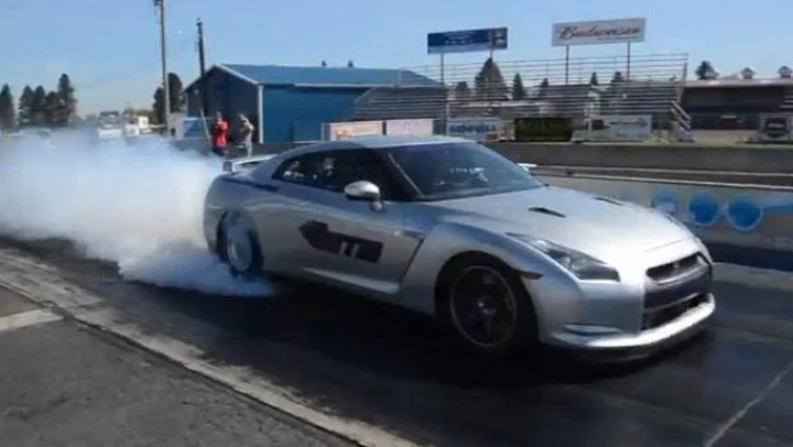Nissan GT-R: l'esemplare più veloce al mondo esce dal quarto di miglio ai 295 km/h!