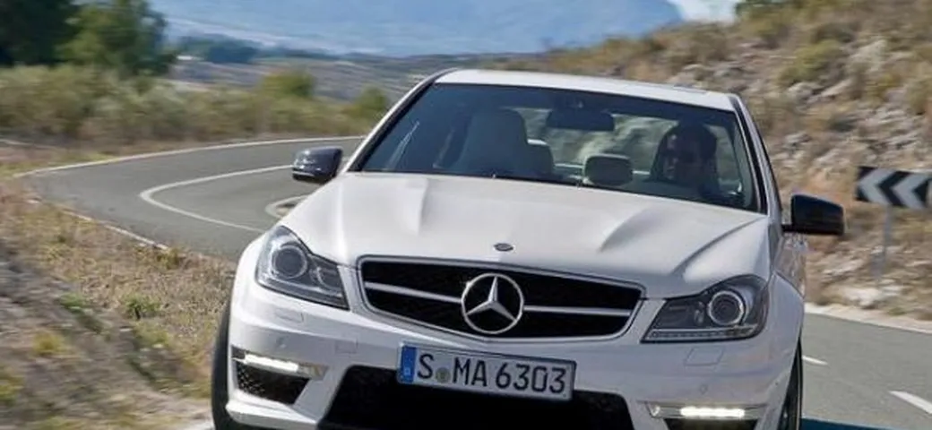 Mercedes C63 AMG: il giallo delle foto ufficiali