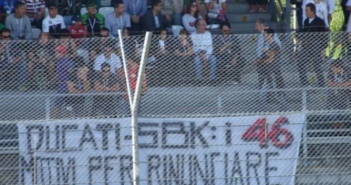 Foto del giorno: la rabbia di alcuni Ducatisti ad Imola