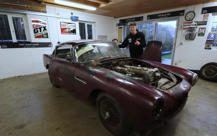 Restaura una Aston Martin DB4 ormai rottame e guadagna una fortuna