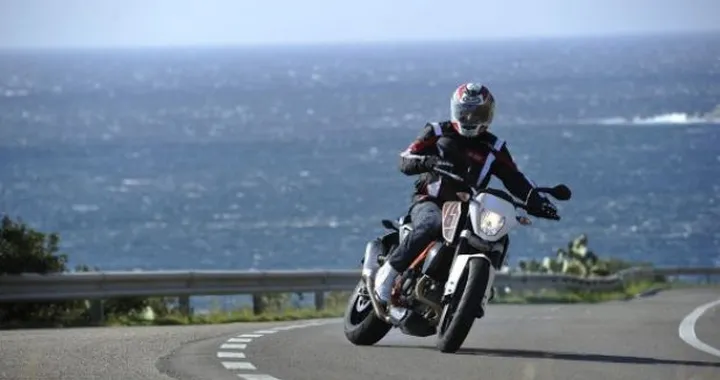 KTM Duke 690 2012: il test di Motoblog