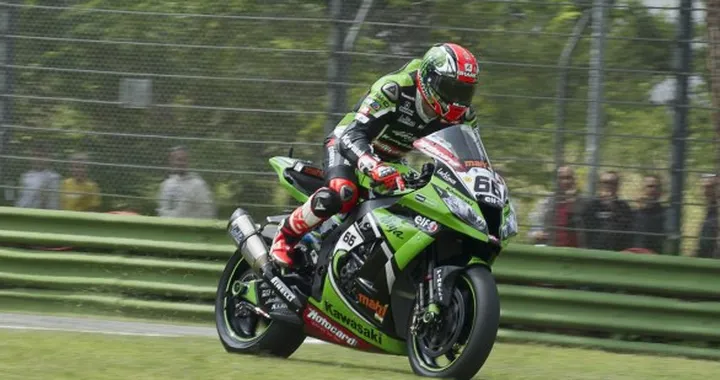 SBK, Imola: Sykes irresistibile in Gara-1, Giugliano ottimo 2°