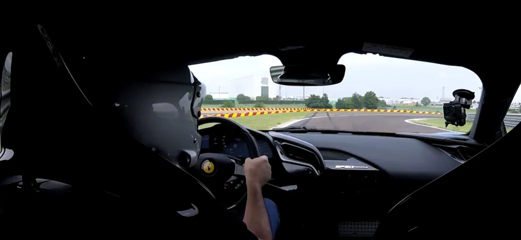 Ferrari SF90 Stradale Assetto Fiorano: la prova in pista