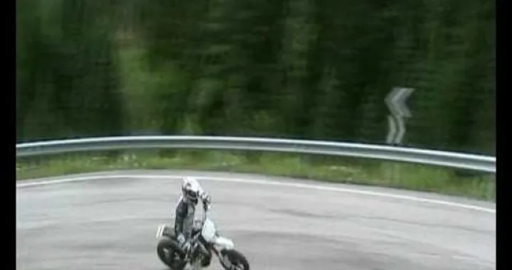 Video della Quantya Supermoto 111: "zzz...zzz...swissshh..."