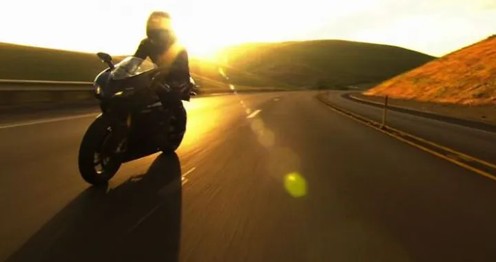 Escapism, ovvero come fuggire dalla città con una Ducati 1198SP /video
