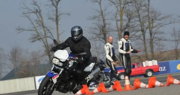 BMW Motorrad Riding Academy presenta la Scuola Federale ASC
