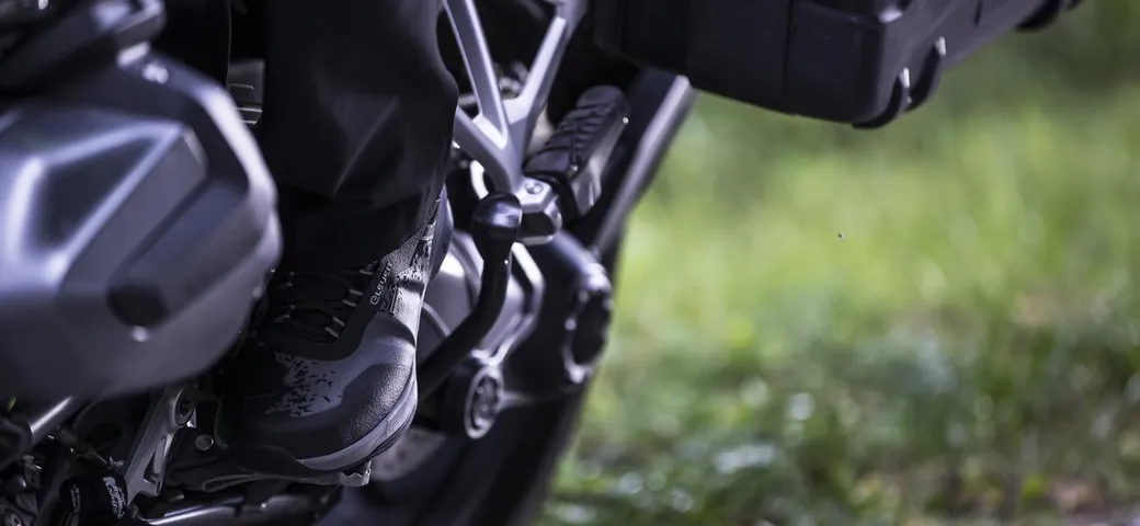 Antibes AIR Canvas: Eleveit presenta la nuova sneaker tecnica per chi va in moto [FOTO]
