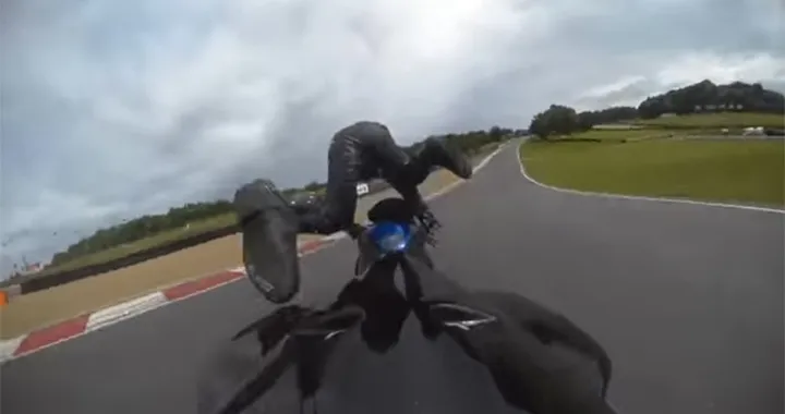 Highside a Brands Hatch su una Suzuki GSX-R600 [Video]