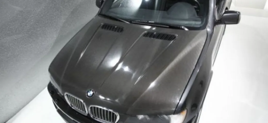BMW: prototipo di una X5 E53 realizzata in CFRP