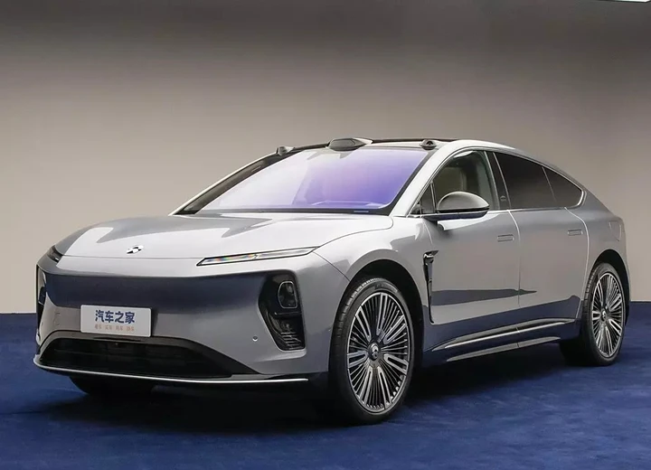 NIO ET9: l’ammiraglia elettrica della casa cinese che sfida le tedesche