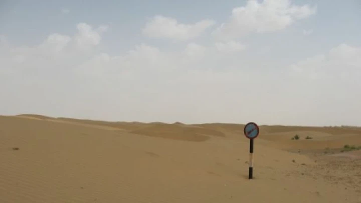 Foto del giorno: Divieto si sosta nel deserto