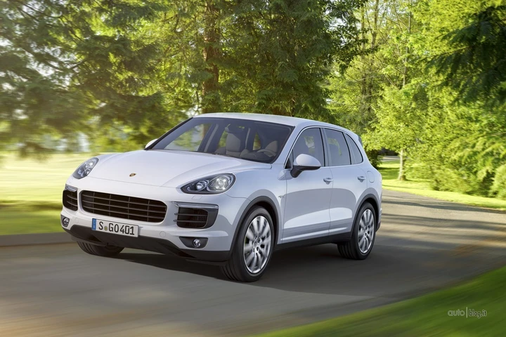 Porsche Cayenne 2015 in video