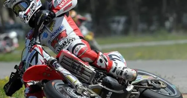 Scuola di Supermoto con Giraudo e Lazzarini il 1° Aprile a Castelletto per i piloti Trofeo HM