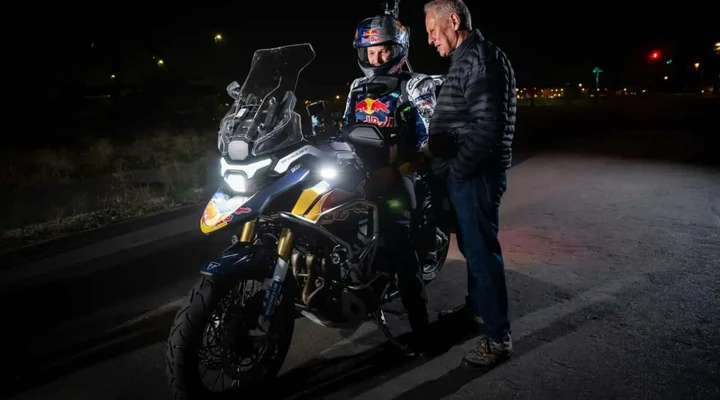 Sam Sunderland, addio al record: la Triumph Tiger 1200 si ferma