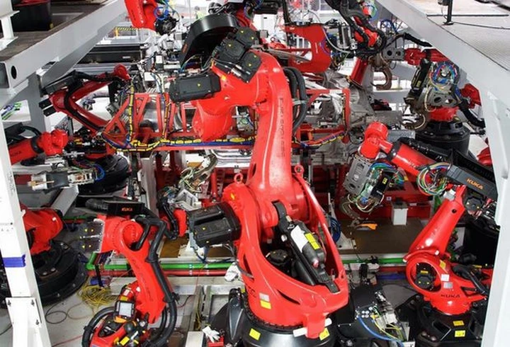 Tesla: nella nuova fabbrica ci sono 542 robot