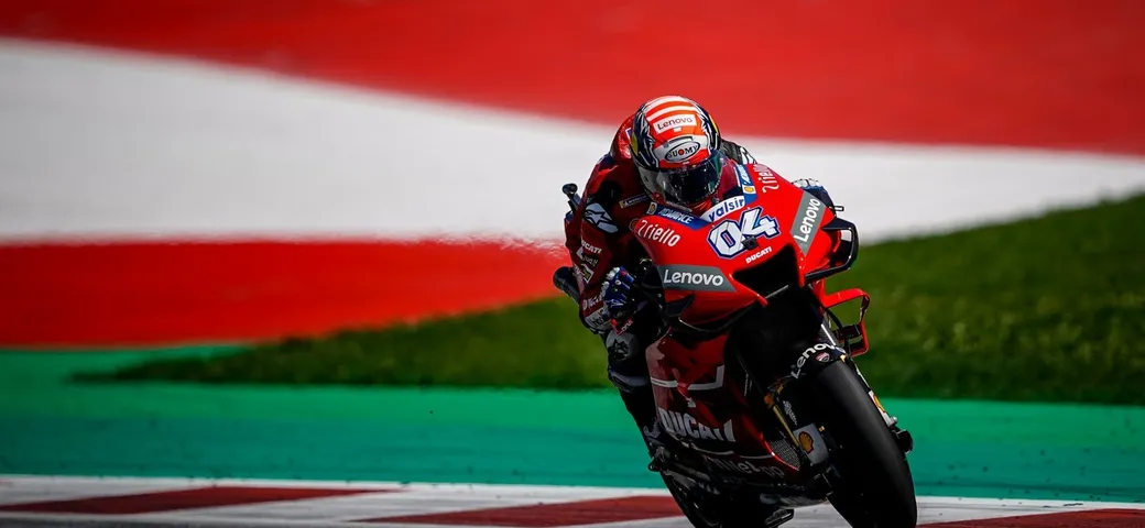 MotoGP, Dovi-capolavoro. Il Mondiale resta aperto