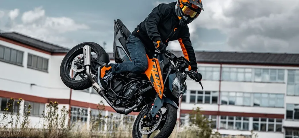 KTM sotto pressione: la decisione che potrebbe cambiare il futuro delle moto in Europa