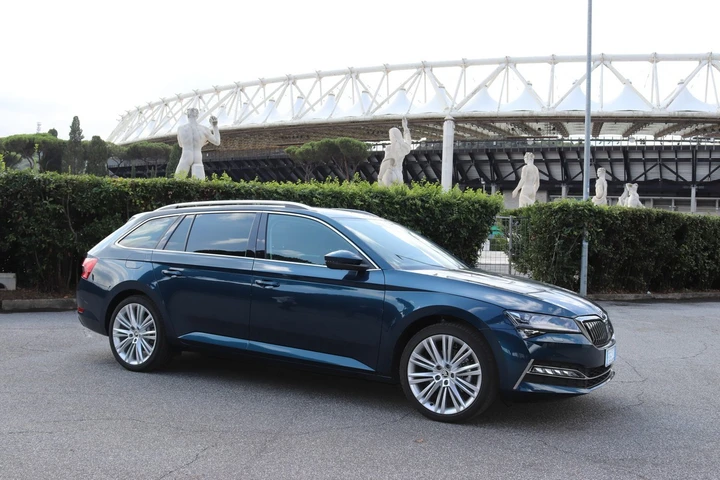 Skoda Superb wagon iV: la prova su strada