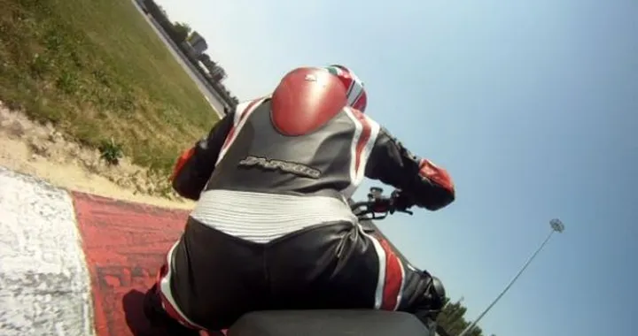 Scatto in Corsa: Aprilia Dorsoduro 750 ad Adria