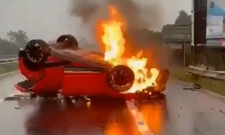 Lamborghini Urus: incidente con ribaltamento e fiamme [Video]