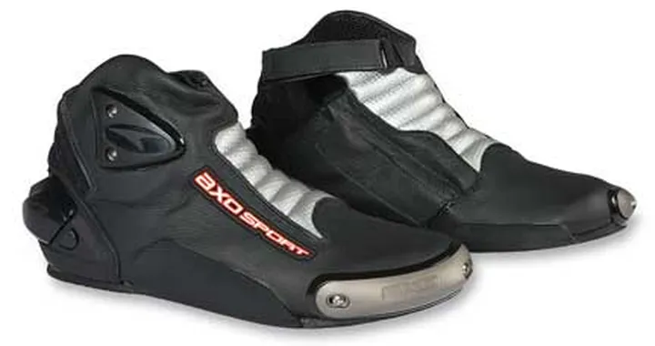 AXO presenta la scarpa da minimoto