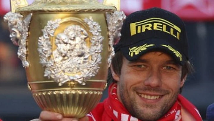 Sébastien Loeb riceve la Legion d'Onore in Francia