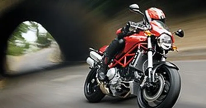 Prova il Monster S4R Testastretta