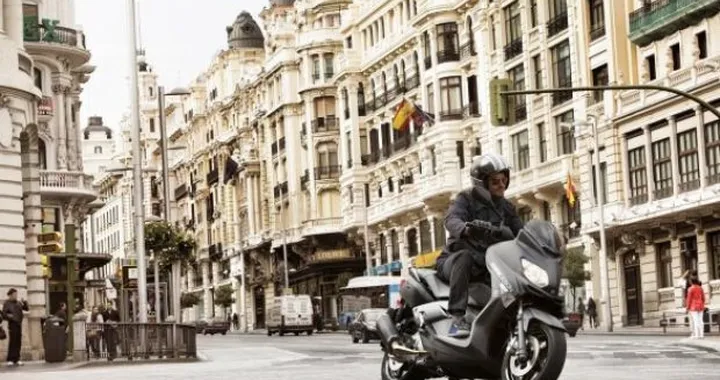 Yamaha X-MAX 250 Momodesign 2013