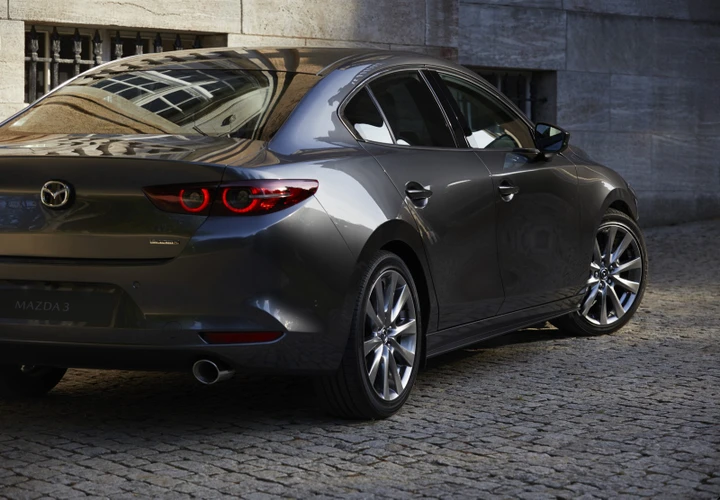 Mazda 3 Sedan: al debutto sul mercato italiano