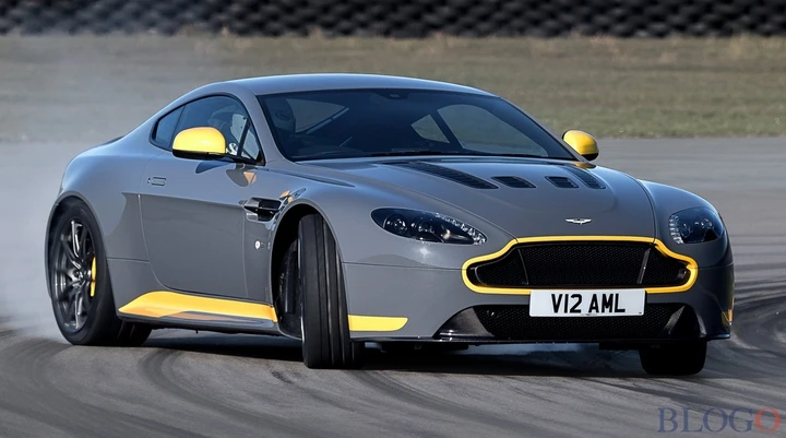 Aston Martin V12 Vantage S: l'ultima col manuale [VIDEO]