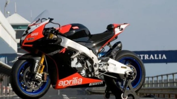 Ed ecco la meravigliosa Aprilia RSV4 di Max Biaggi nella sua livrea definitiva