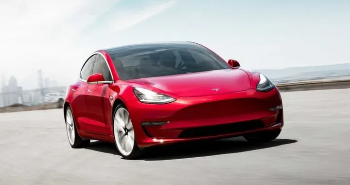 Tesla Model 3 2022: nuova versione con più autonomia, ma meno prestazioni