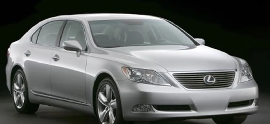 Lexus LS460 - foto e dati ufficiali
