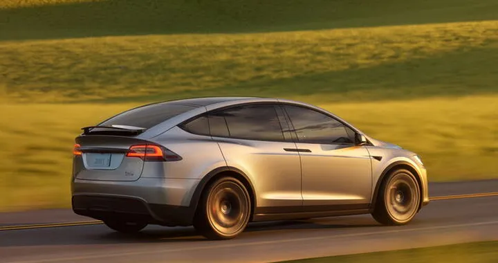Tesla, Model S e Model X ritornano in listino: i prezzi sono cambiati