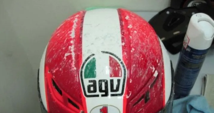 Il casco AGV ed il sistema Dainese D-air salvano Simoncelli da una rovinosa caduta