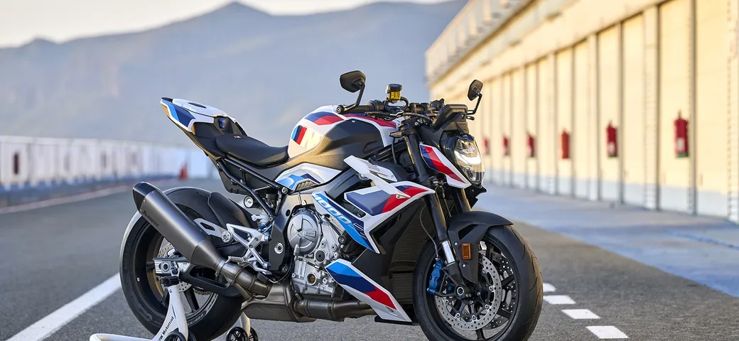 BMW M 1000 R, la maxi-naked da 210 CV