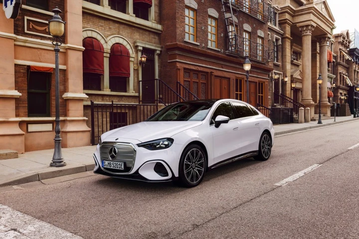 Mercedes rivoluziona la C-Class con la versione elettrica: 800 km di autonomia