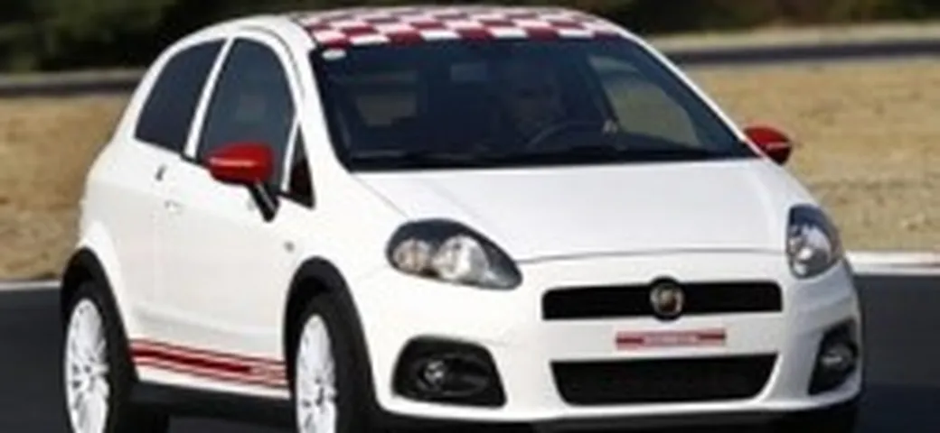 AutoCar guida la Abarth Grande Punto SS