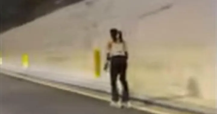 Ragazza coi pattini a rotelle in autostrada [Video]