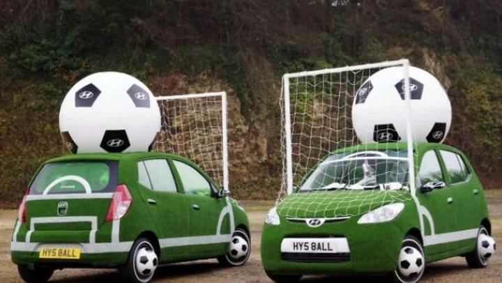 Hyundai: due stravaganti i10 dedicate ai Mondiali di calcio