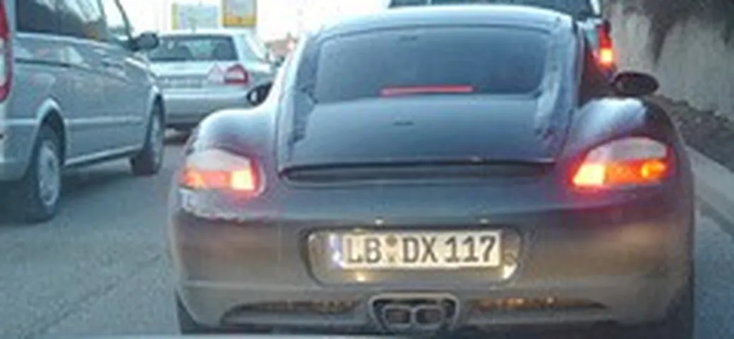 A spasso nel traffico con il prototipo Porsche