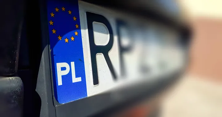 Auto con targhe straniere, una piaga in espansione