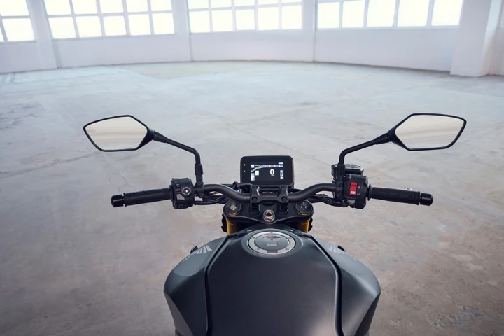 25YM Honda CB1000 Hornet vista alta