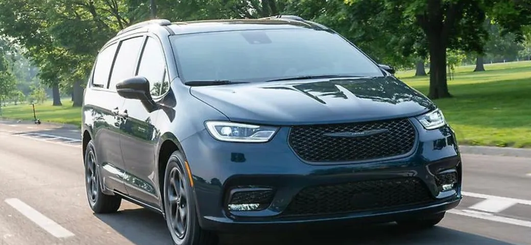 Chrysler crollo delle vendite nel 2025, la concorrenza è troppo forte