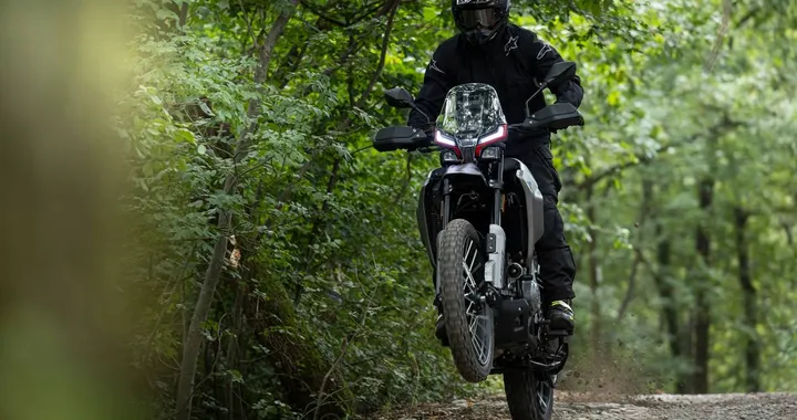 Moto Morini AlltrHike 450, crossover leggera per asfalto e sterrato