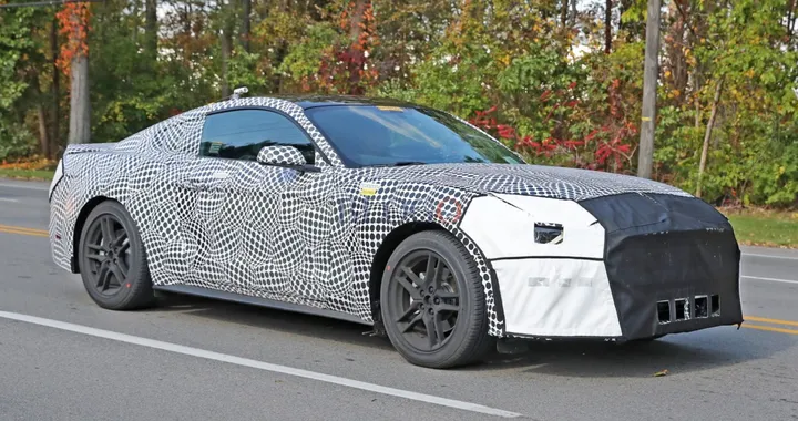 Ford Mustang: foto spia del facelift