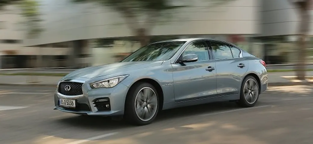 Infiniti Q50 Diesel 2.2 e Hybrid 3.5: prova, caratteristiche e listino prezzi.