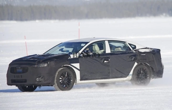 Foto spia Kia K7/Cadenza