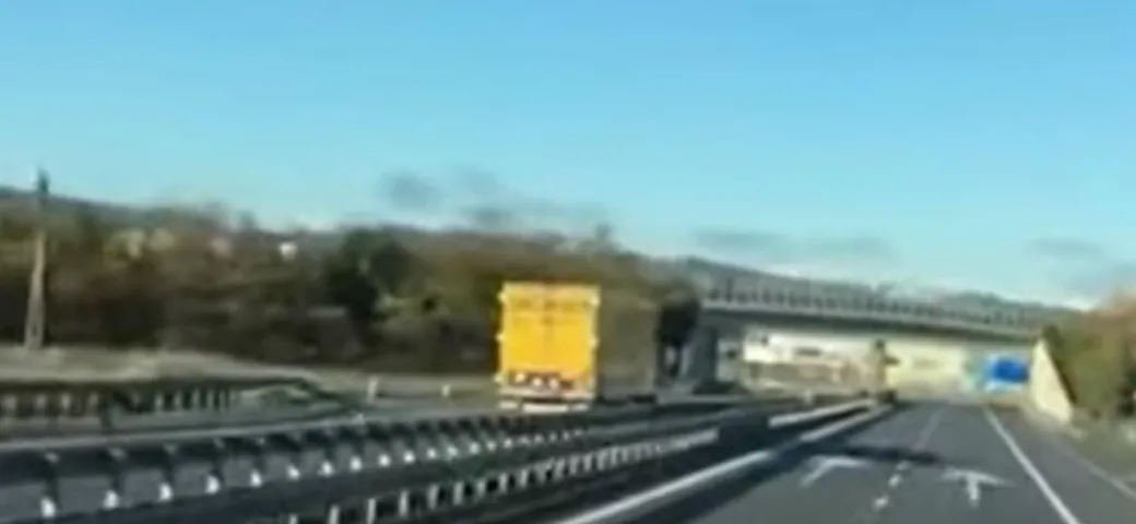 TIR contromano a 90 km/h: follia in autostrada [Video]